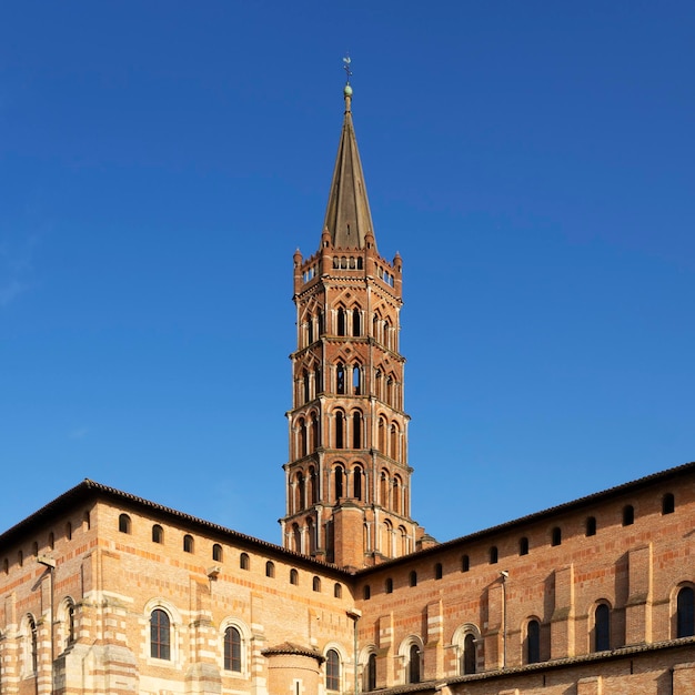 A Basílica de St Sernin construída em estilo românico entre 1080 e 1120 em Toulouse HauteGaronne Midi Pyrenees sul da França