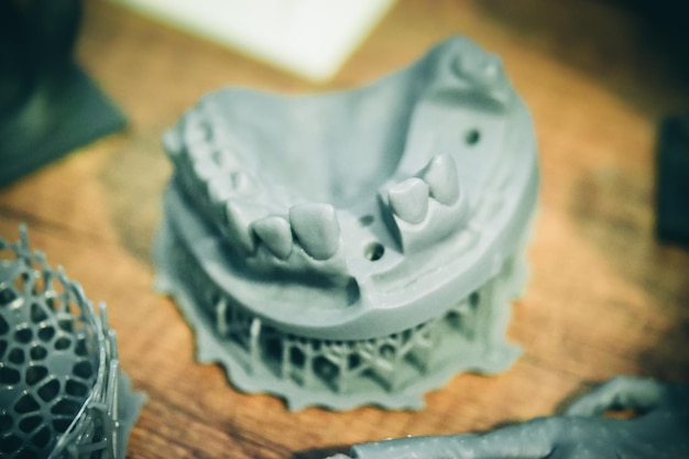 A mandíbula de um homem, criada em uma impressora 3d a partir de um material fotopolímero Foto Premium