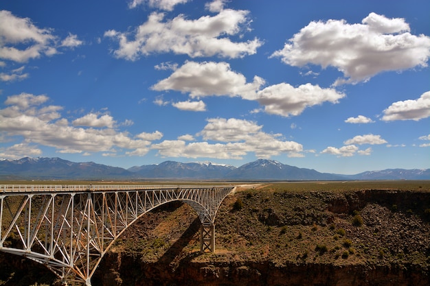 Foto grátis a ponte no deserto