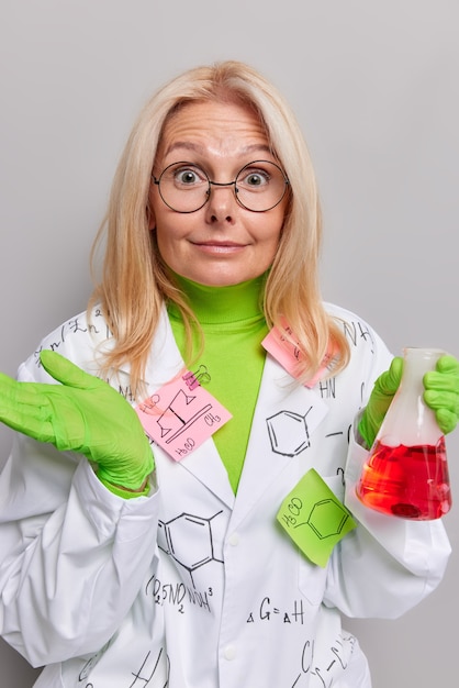 Foto grátis acadêmica de uniforme