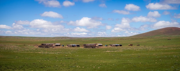 Acampamento berbere nas montanhas do deserto do saara, marrocos