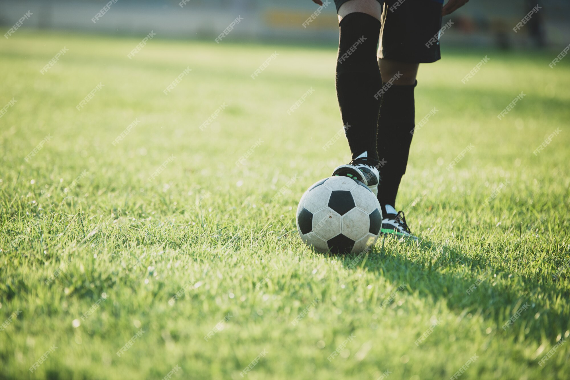 Ação do jogador de futebol no estádio