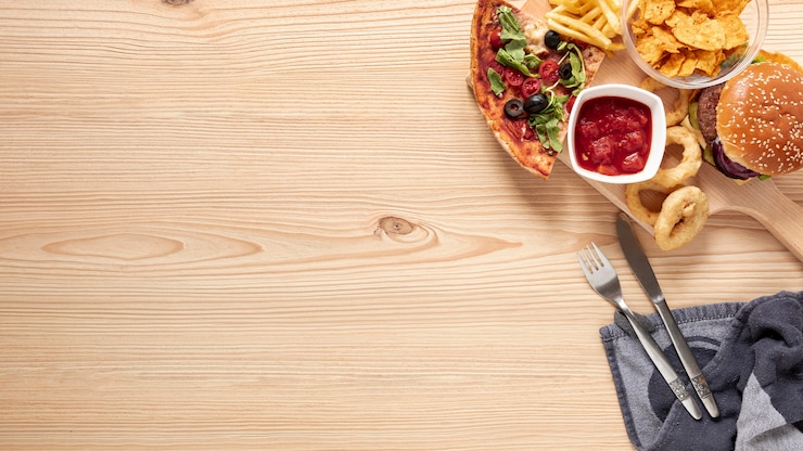 Foto grátis acima veja variedade com comida deliciosa e cópia-espaço