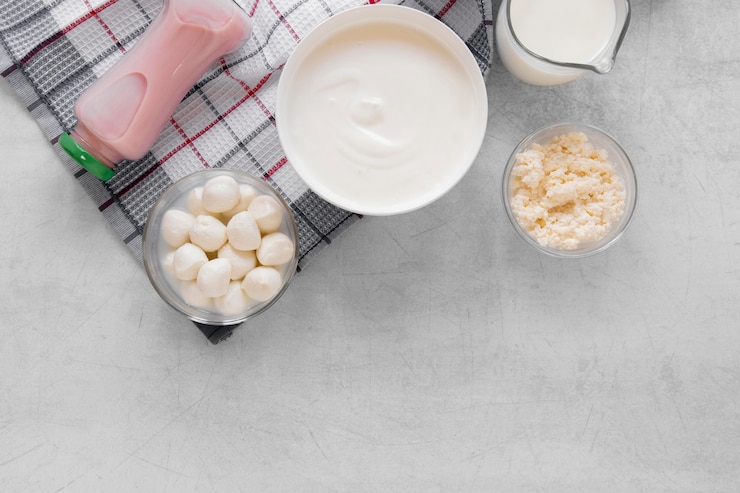 Foto grátis acima vista composição com produtos lácteos