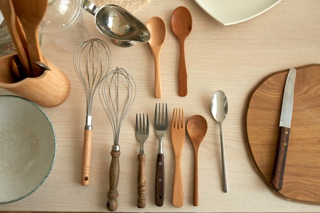 Acima vista de utensílios de cozinha flatlay