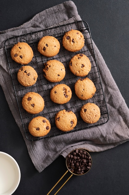 Foto grátis acima vista deliciosos biscoitos de chocolate