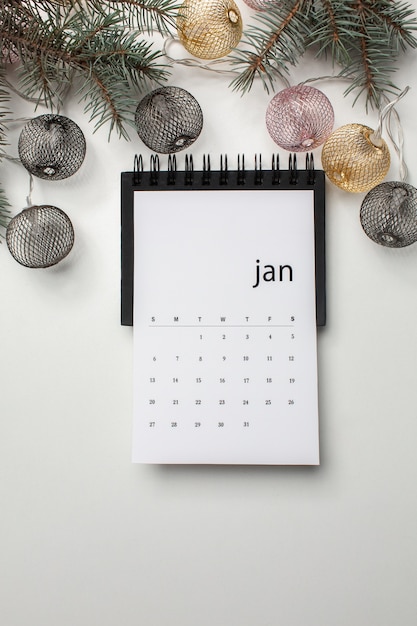 Foto grátis acima, visualize o calendário de janeiro e os galhos