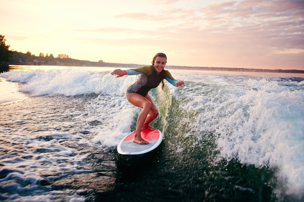 Adolescente a desfrutar do verão