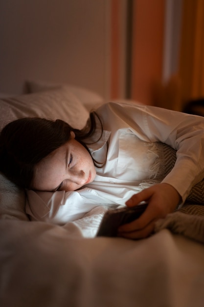 Foto grátis adolescente sendo vítima de cyberbullying