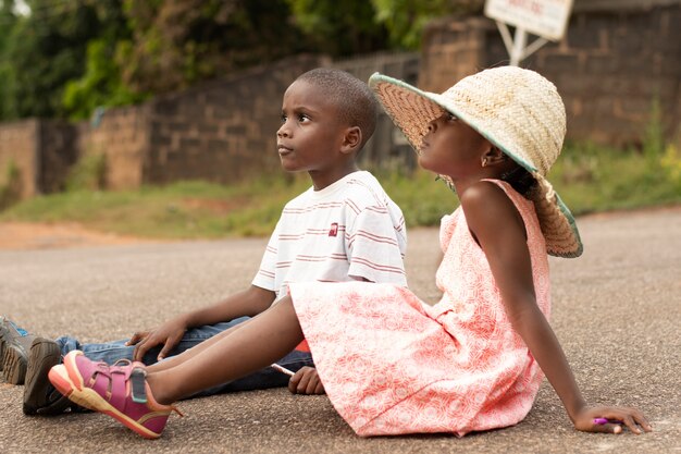 Adoráveis crianças negras africanas