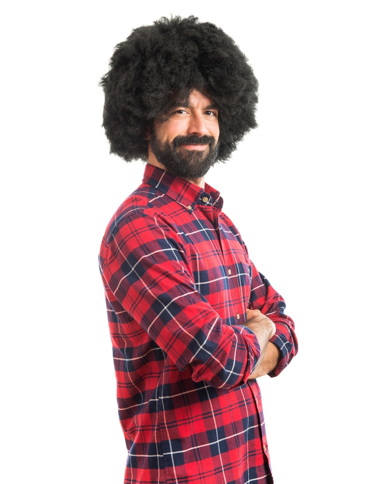Foto grátis afro homem com os braços cruzados