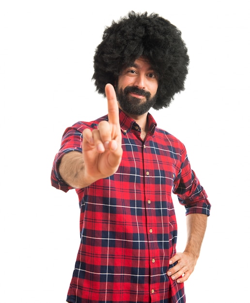 Foto grátis afro homem contando um