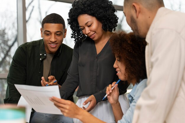 Agência de marketing autêntica, pequena e jovem