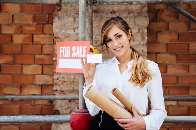 Agente imobiliário feminino