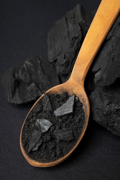 Ainda vida de cinzas com carvão
