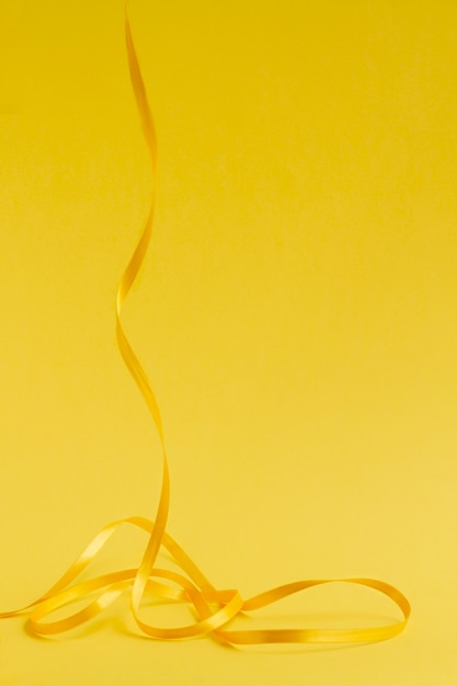 Foto grátis ainda vida de fita amarela
