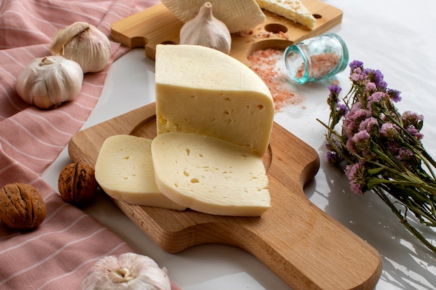 Foto grátis ainda vida de queijo fresco