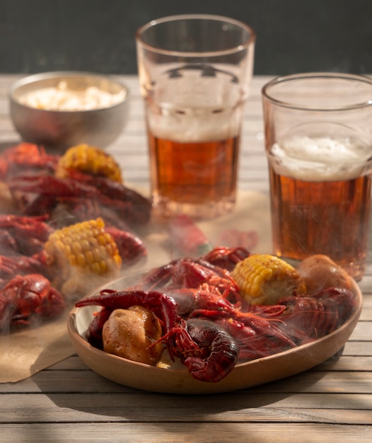 Foto grátis ainda vida deliciosa de lagostim de alto ângulo