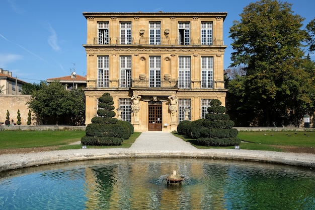 Aix-en-Provence, França - 18 de outubro de 2017: vista frontal da Galeria de Artes e Cultura Pavillon de Vendome