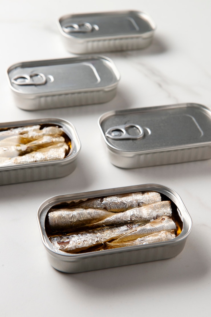 Foto grátis alimentos embalados em latas