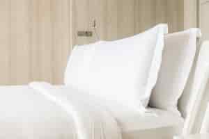 Foto grátis almofada branca na cama