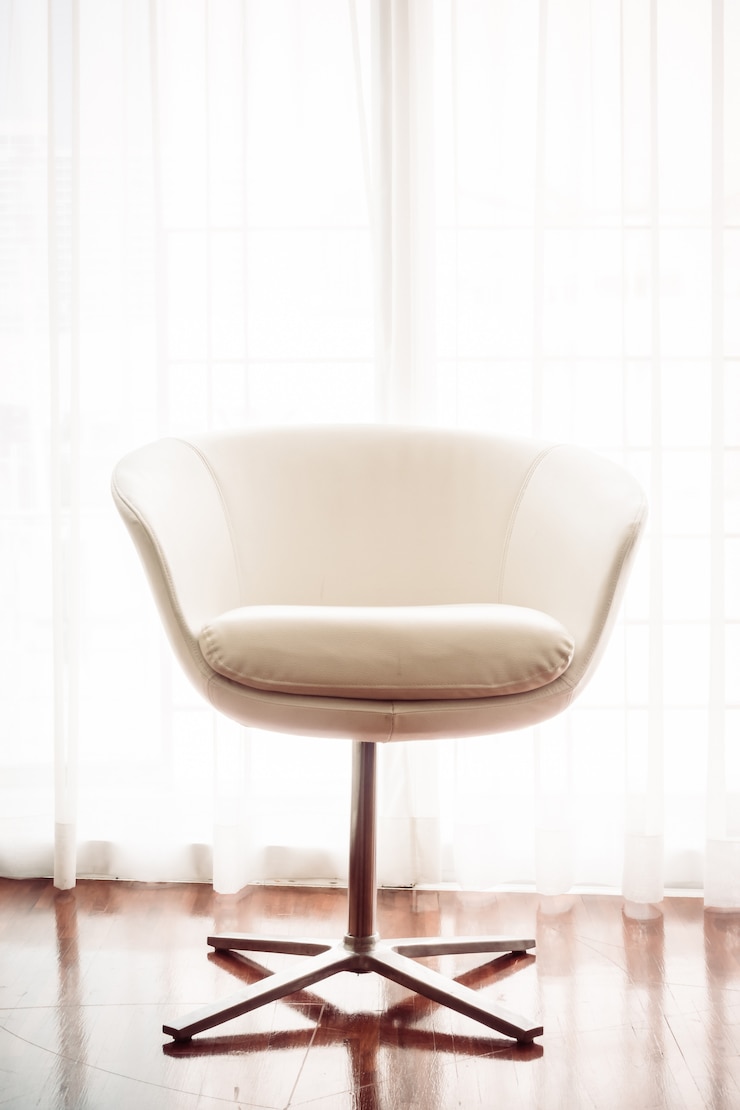 Foto grátis almofada de luxo bonito na decoração de sofá no interior da sala de estar - filtro de luz vintage