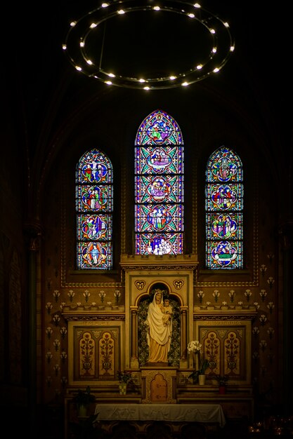 altar religioso na igreja