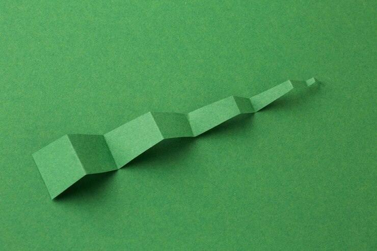 Foto grátis alto ângulo de apresentação das estatísticas do gráfico com uma seta de papel
