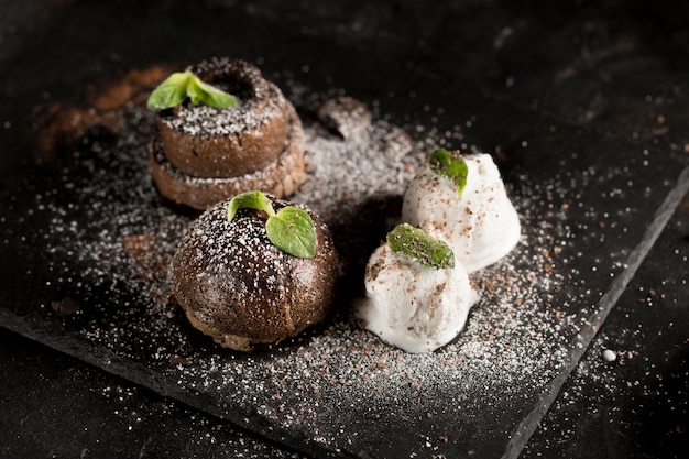 Foto grátis alto ângulo do delicioso conceito de chocolate