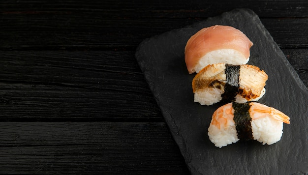 Alto ângulo do delicioso conceito de sushi