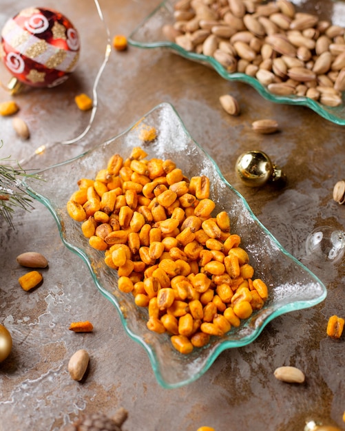 Foto grátis amendoins em cima da mesa