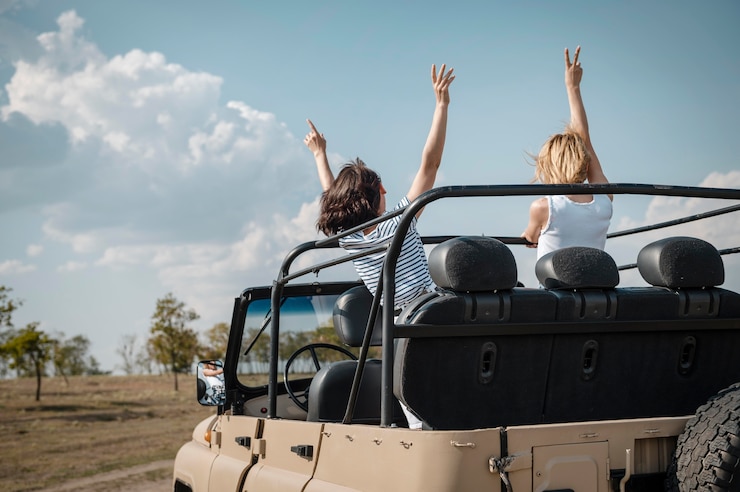 Foto grátis amigas se divertindo viajando de carro