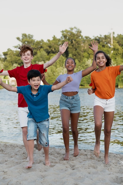 Amigos passando um tempo juntos no verão