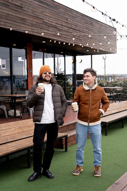 Foto grátis amigos se divertindo juntos