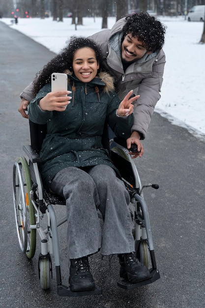 Foto grátis amigos se divertindo juntos