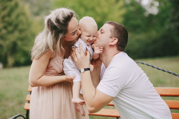 Amor feliz filho sorriso masculino