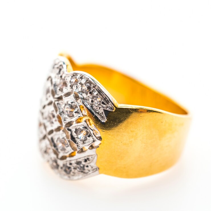 Foto grátis anel elegante com diamantes