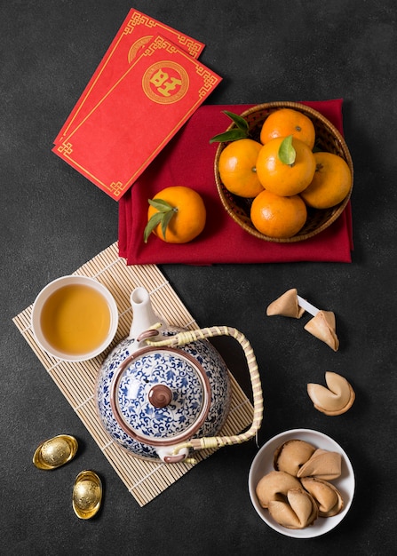 Foto grátis ano novo chinês com bule de chá e tangerinas