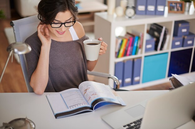 Antes de começar o trabalho tenho que ver as novidades