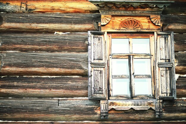 Antigo museu ortodoxo histórico. incrível e bela paisagem rural única. rússia do norte. Foto Premium