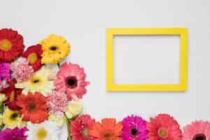 Foto grátis apartamento leigos de quadro com conceito floral