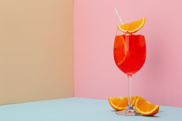 Aperol Spritz delicioso espaço de coquetel de verão para texto