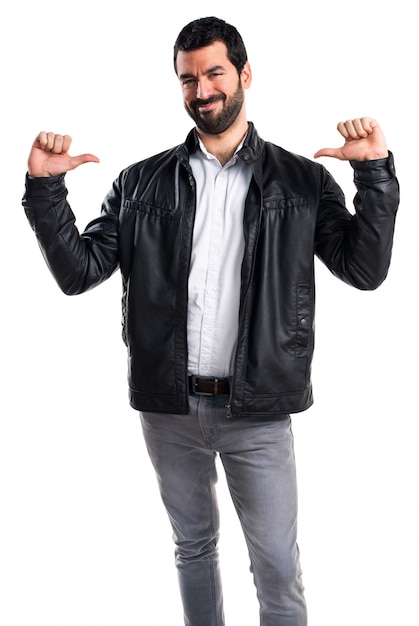 Foto grátis apontando sucesso de couro de barba positivo