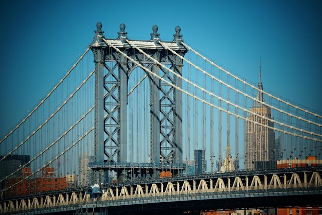 Aproximação da ponte de Manhattan na cidade de Nova York