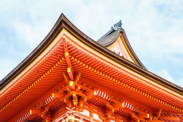 Arquitetura bonita em kiyomizu-dera temple kyoto, japão