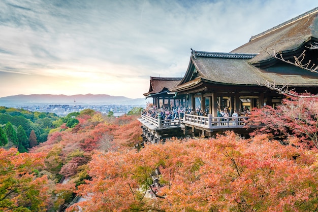 Arquitetura bonita em Kiyomizu-dera Temple Kyoto, Japão