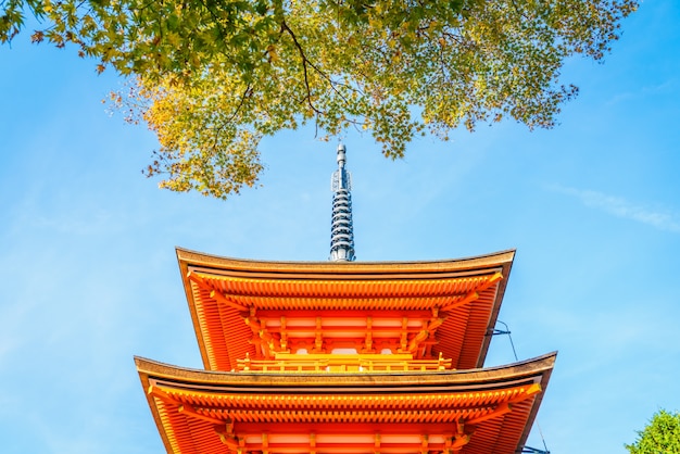 Arquitetura bonita em Kiyomizu-dera Temple Kyoto, Japão