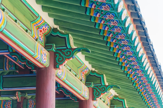 Arquitetura bonita no palácio de Gyeongbokgung na cidade de Seul