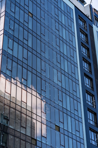 Foto grátis arquitetura moderna de edifício de vidro. prédio moderno, com linhas estruturais