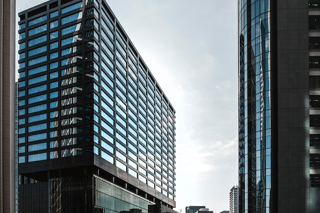 Foto grátis arranha-céus modernos no distrito comercial